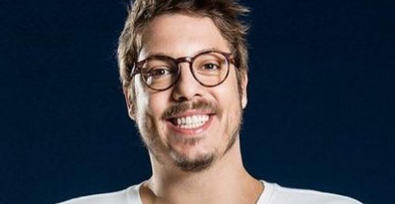 Qualistage recebe Fábio Porchat em “Histórias do Porchat”, com abertura de Priscila Castello Branco.