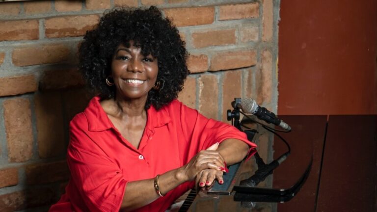 Jhusara, semifinalista do The Voice+, se apresenta dia 30 de março no Rio Scenarium
