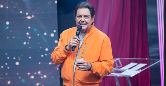 Faustão grava último programa na Band