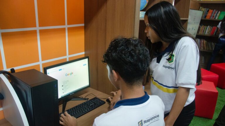 Escola municipal em Maracanaú ganha uma nova biblioteca do projeto Territórios da Leitura