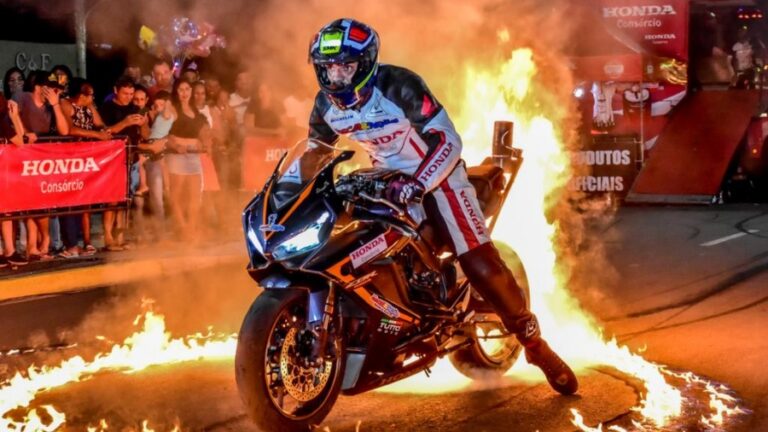 Honda NossaMoto de Caucaia recebe equipe nacional de manobras radicais em moto