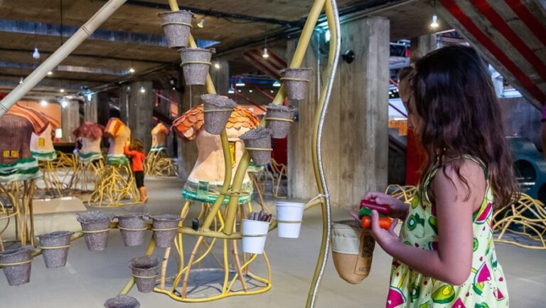 Exposição Cidadela realiza ação de plantação na Caixa Cultural Fortaleza