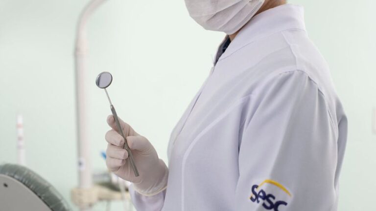Cuidados dentários influenciam saúde geral do corpo e pautam mercado de trabalho