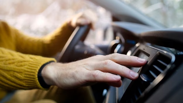 Especialista esclarece como o calor afeta o desempenho do ar condicionado de carros