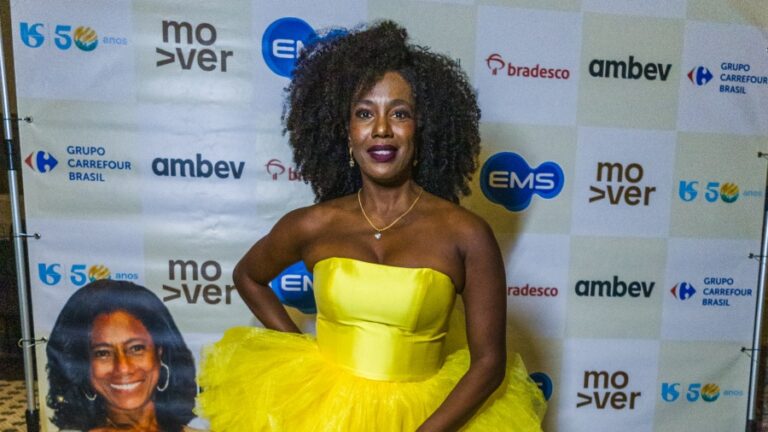 A atriz Maria Gal foi conferir a 21º edição do Troféu Raça Negra
