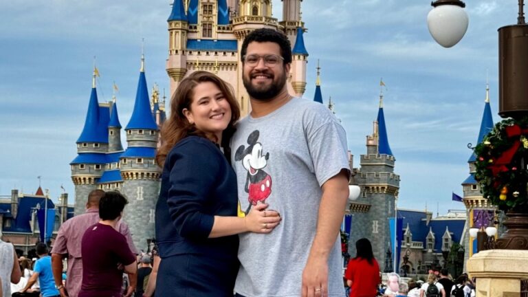 Rayssa Thomaz e André Knust curtem Walt Disney World com amigos