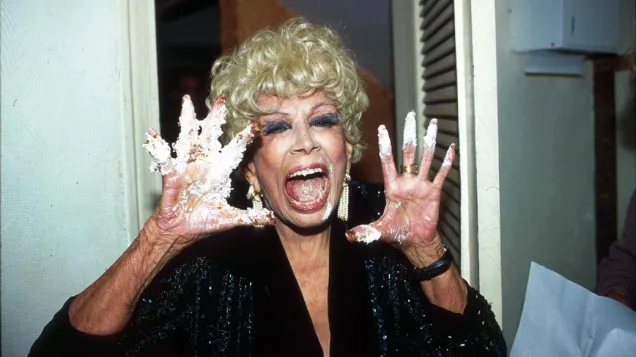 ETERNA DERCY que hoje faria aniversário se mantém viva até hoje .