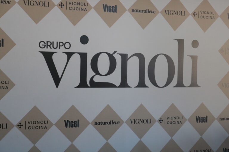 Grupo Vignoli realiza evento com colaboradores em comemoração aos 20 anos do grupo