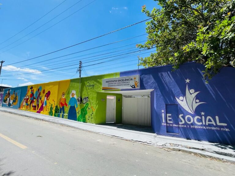Instituto Excelência de Maracanaú usa cultura , arte e economia criativa como ferramenta de transformação social .