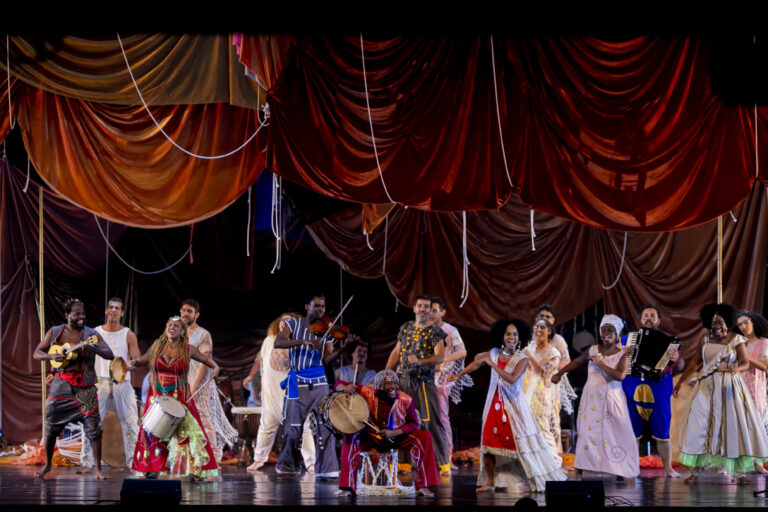 Ingressos para o musical “Viva o Povo Brasileiro” seguem à venda no Cineteatro São Luiz e no Sympla