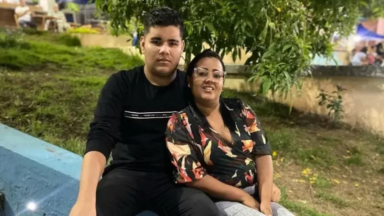 Cantor Odoguiinha comemora aniversário de sua mãe no Pernambuco