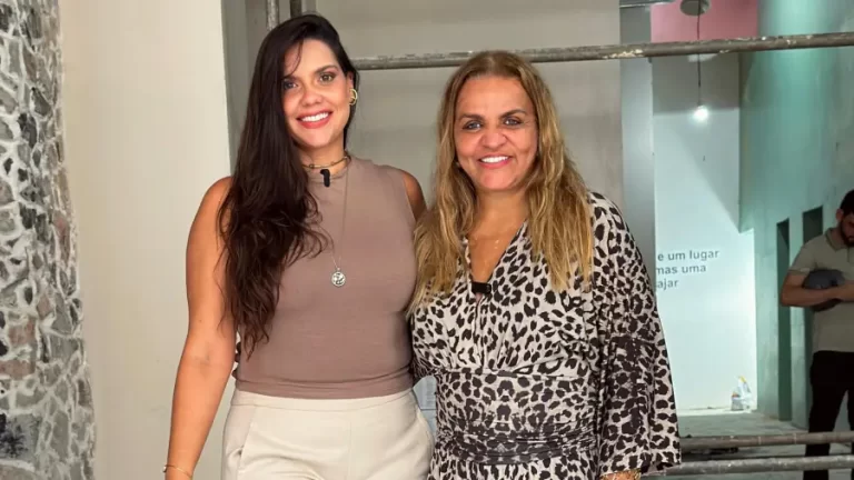 Uma Ode Colorida à Arte de Jorge Amaro: Natália Coelho estreia na Mostra CASAS CONCEITO 2024 com a vibrante Cozinha Dom Amaro