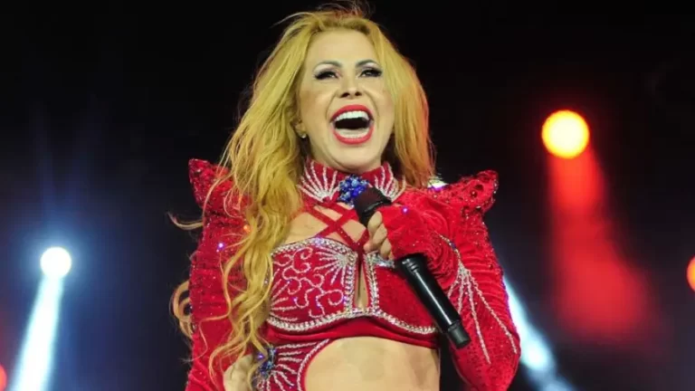 Com participações de Mara Pavanelly, Viviane Batidão e Zaynara, Joelma se apresenta no Iguatemi Hall