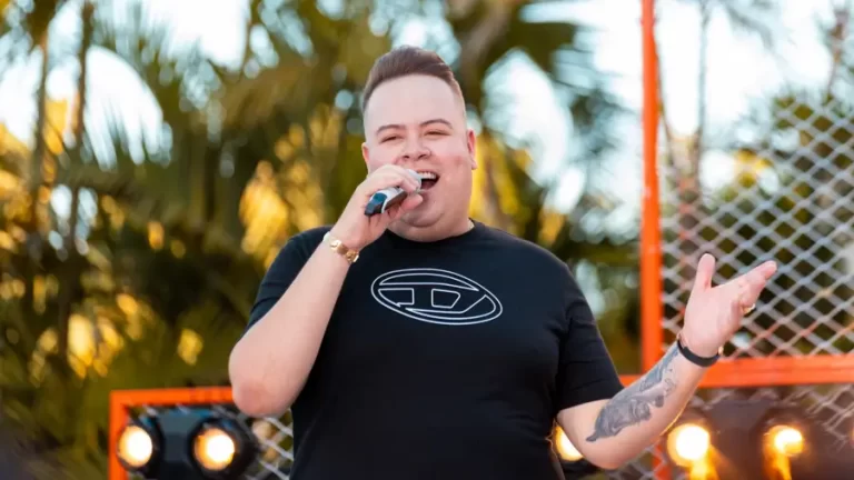 Sucesso do forró de vaquejada, Rey Vaqueiro grava EP visual com participações de Tarcísio, Natanzinho Lima, Japãozin, Zé Cantor e Eric Land em Fortaleza