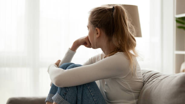 A Geração Mais Triste: Reflexões Sobre a Crise de Saúde Mental nas Novas Gerações
