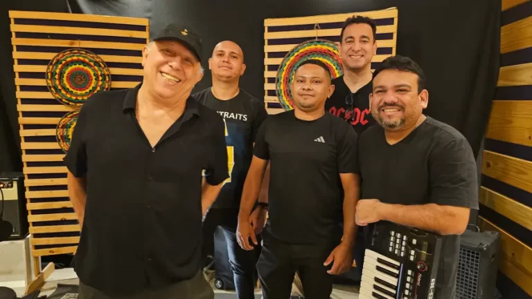 André Marinho e banda Os Verdinhos apresentam nesta quinta-feira (10) o show autoral “Blues Rock Popular Brasileiro” no Esquina Brasil