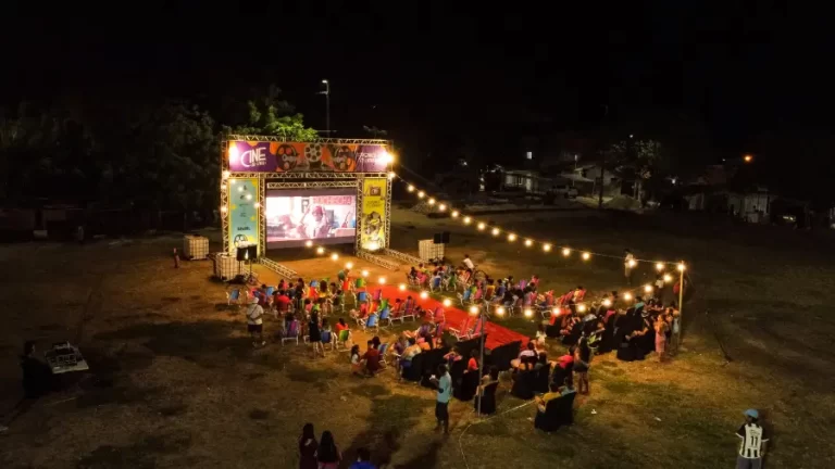 Cine Ar Livre acontece neste domingo (3) na Praça do Morro de Santa Terezinha
