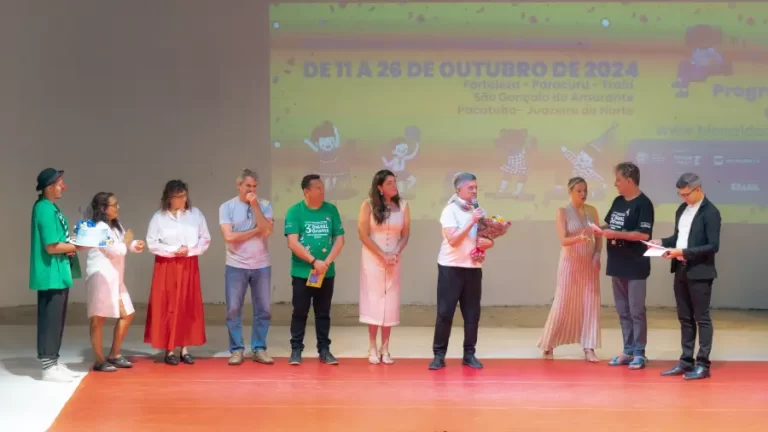 Homenagem a Flávio Sampaio por seus 50 anos de dança marcou abertura da 3ª Bienal Criança em Paracuru