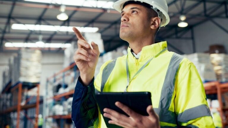 Saiba o que faz e como atua o Técnico em Logística