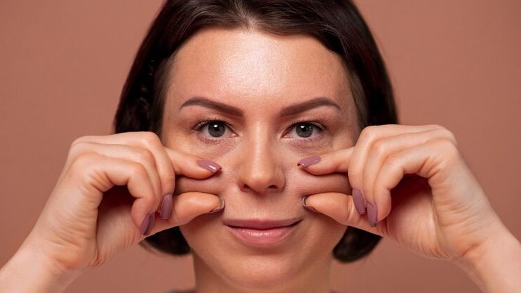 Flacidez das pálpebras: Dermatologista orienta quais cuidados e procedimentos ideais para a área dos olhos