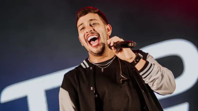 “Idiota Ainda Te Amo” entra no Top 100 do Spotify pela primeira vez e Litto Lins conquista novo marco