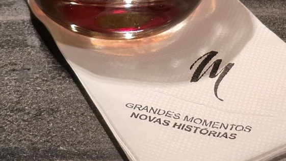Moleska Listening Bar aposta em bebidas autorais e técnicas de mixologia na CASACOR Ceará