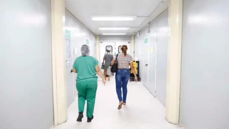 Saiba que tipo de atendimento buscar ao ter sintomas de covid-19