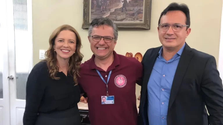 Dr. Leonardo Bezerra Recebe Missão Cirúrgica da USP na UFC em Parceria com Prefeitura de Crateús