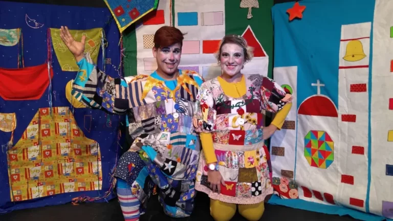 Teatro premiado: Três cidades do Vale do Ribeira recebem espetáculo que resgata brincadeiras tradicionais brasileiras