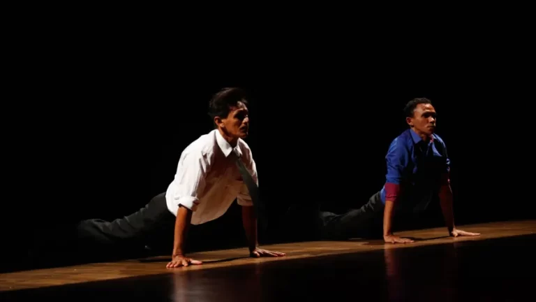 CIA DE DANÇA DE ITAPAJÉ APRESENTA O ESPETÁCULO CÓDIGOS, NO TEATRO DRAGÃO DO MAR