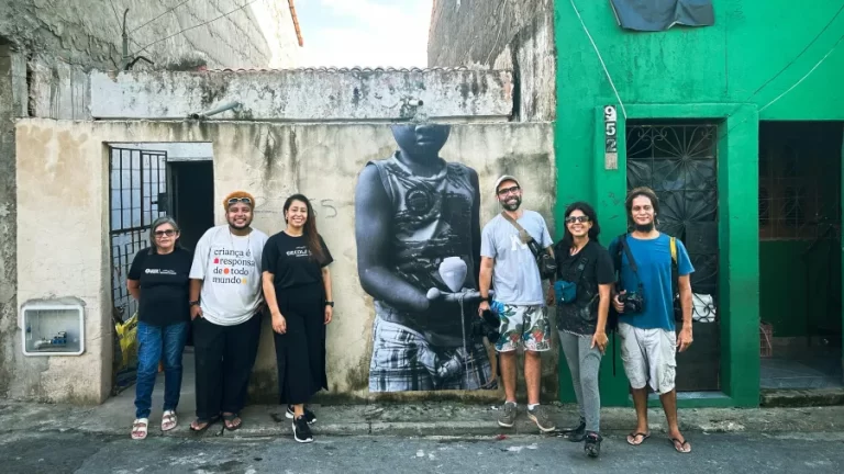 Favela do Inferninho recebe colagem fotográfica que valoriza arte e cultura localA