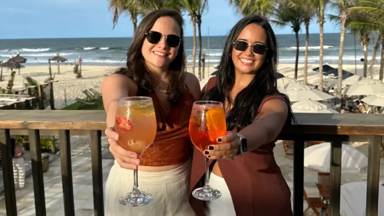 Ahau Beach recebe convidados em sunset exclusivo de lançamento