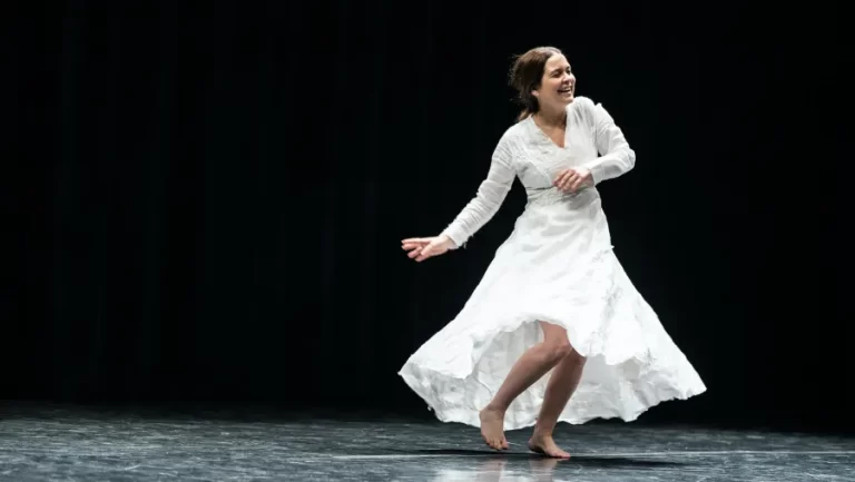 CAIXA CULTURAL FORTALEZA APRESENTA CLÁUDIA ABREU  NO ESPETÁCULO TEATRAL VIRGINIA