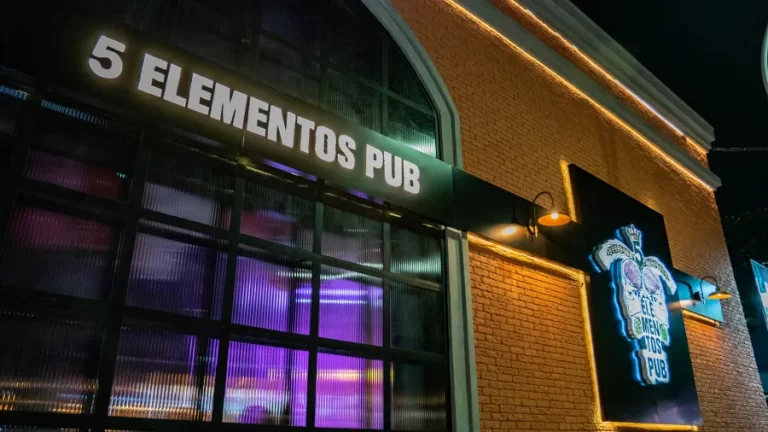 Casa lotada e público animado marcam show nostálgico de George Israel no Pub 5 Elementos