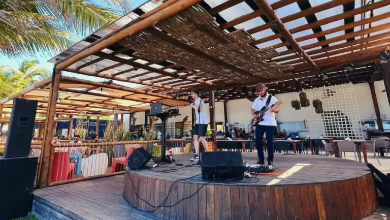 Feijoada e música ao vivo são destaques dos sábados no Winn Beach Club