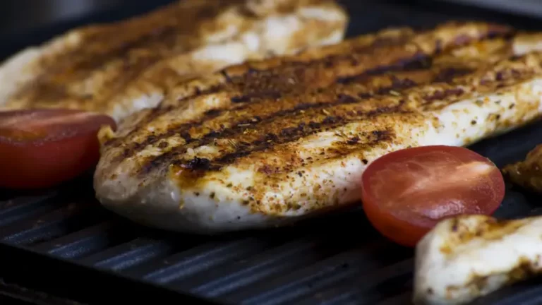 Você sabe qual parte do frango é mais saudável para sua alimentação? Descubra os benefícios de cada corte