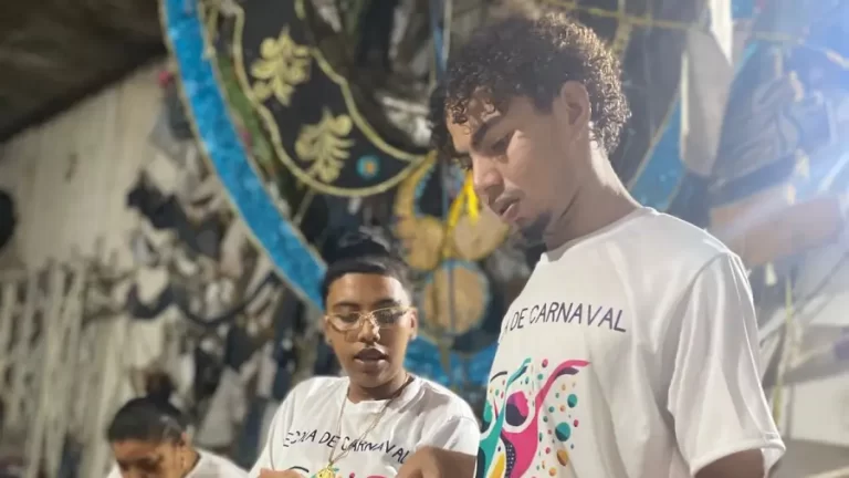 Inscrições abertas para o curso  de Costura da Escola de Carnaval  do Ceará