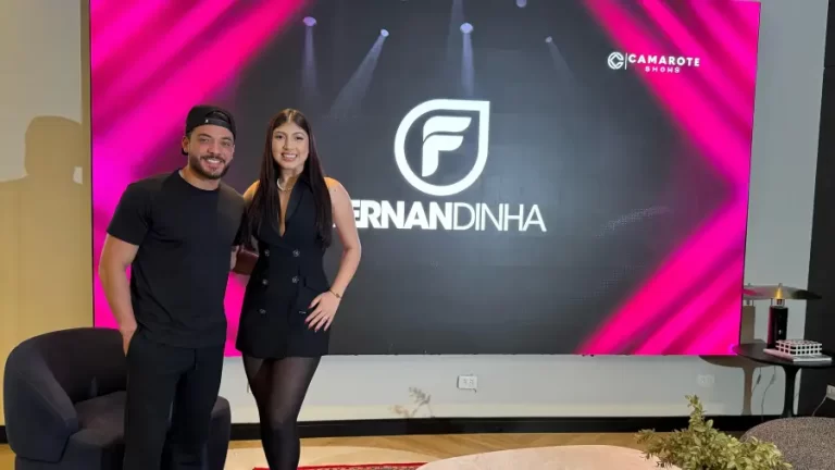 Fernandinha assina contrato com a Camarote Shows e lança carreira solo