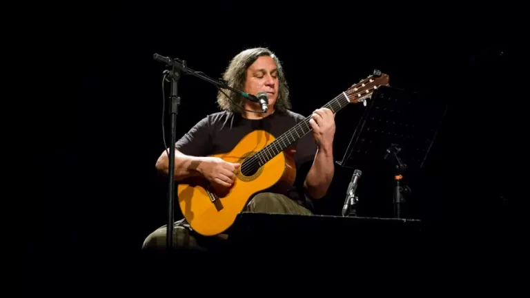Final de semana com shows de Renato Braz e Luisinho Magalhães no  Cantinho do Frango