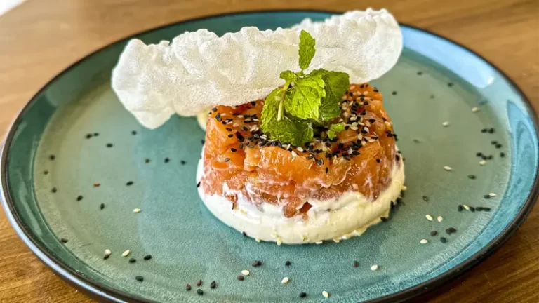 Gastronomia autoral da Ahau Beach eleva experiência nas areias da Praia do Futuro