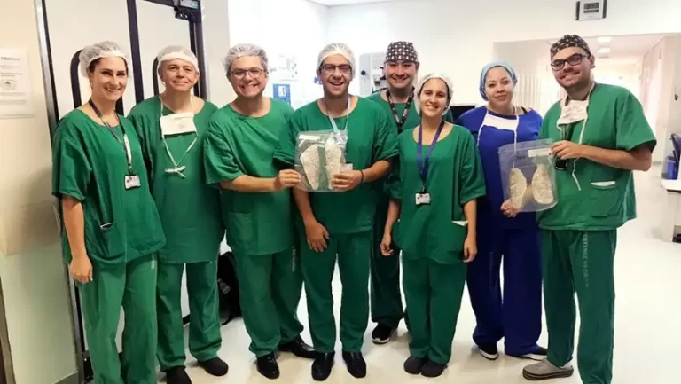 ALECE homenageia Dr. Leonardo Bezerra pelos 10 anos da pesquisa pioneira com uso da pele de tilápia para fins medicinais
