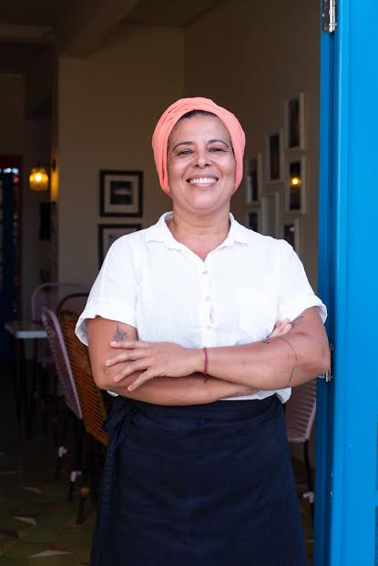 Chef Didda Carneiro celebra 50 anos com festa “Vidas Solteiras Importam” no Dia dos Namorados