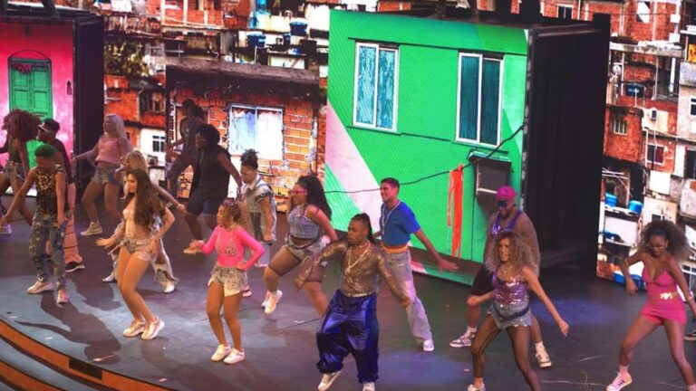 Musical “Aquele Abraço” tem preços especiais para residentes do Rio no Roxy Dinner Show