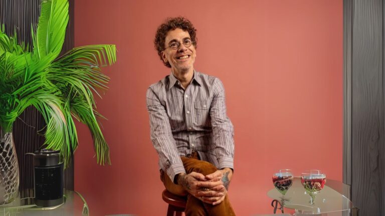 Nando Reis faz show especial de Dia dos Namorados no Qualistage com Sebastião Reis