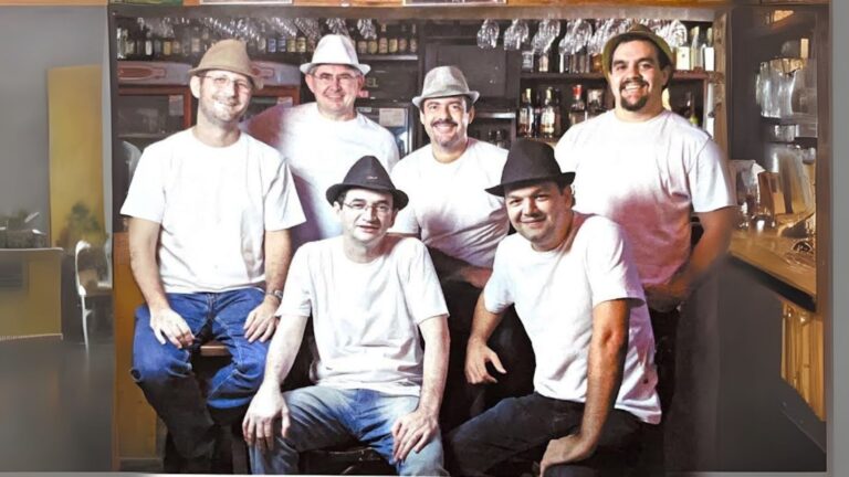 Clássicos, samba e rock embalam a programação do Cantinho do Frango em Fortaleza