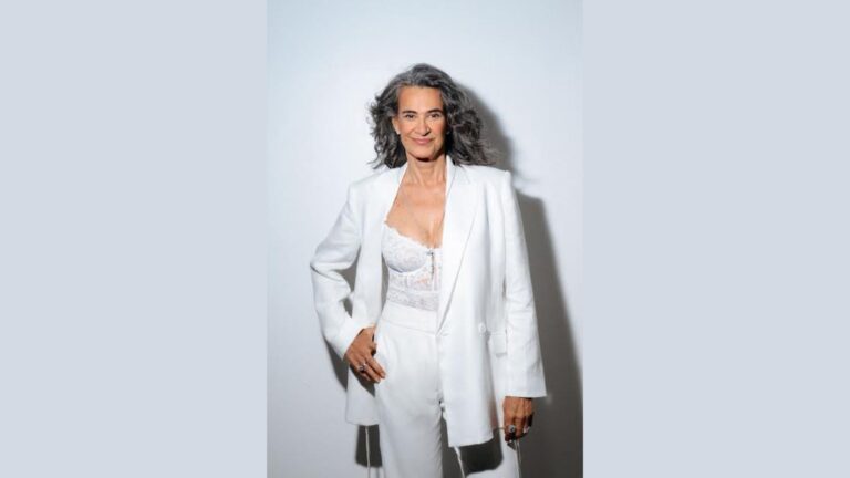 No dia 9 de agosto, Simone apresenta show com sucessos e músicas recentes no Rio