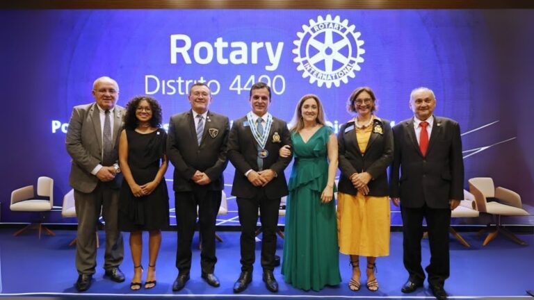Rotary empossa Murilo Santa Cruz como novo governador do Distrito 4490