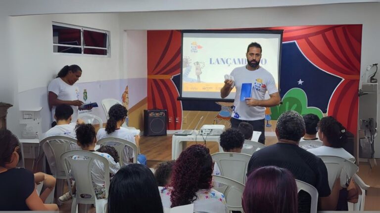 Crianças do Pirambu lançam fotolivro com imagens autorais sobre o bairro