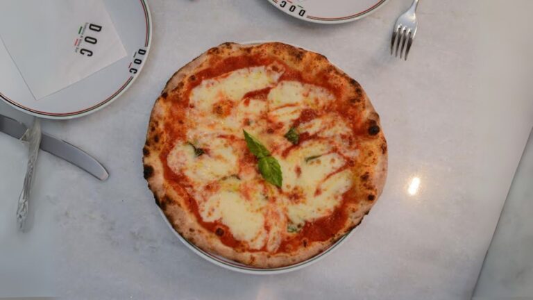 DOC Pizza celebra Dia da Pizza com 50% de desconto em sabor escolhido pelo público
