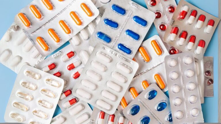 Uso simultâneo de medicamentos pode causar riscos graves à saúde